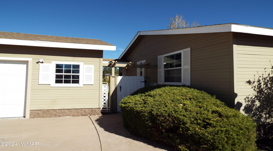 Detached garage