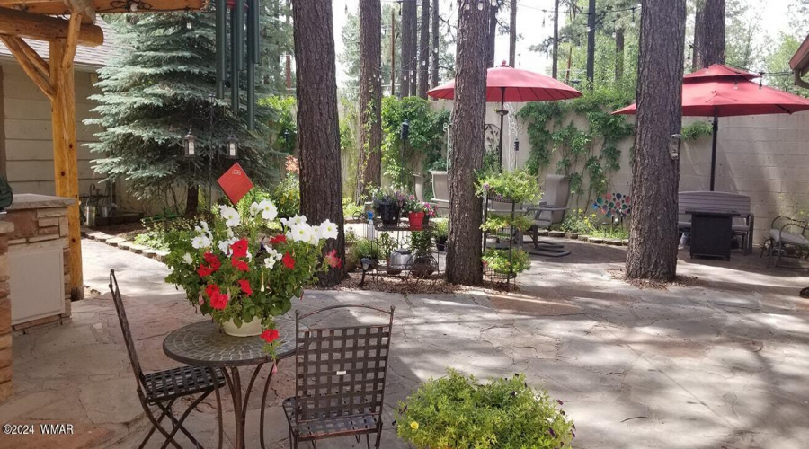 McAdam flagstone eating area