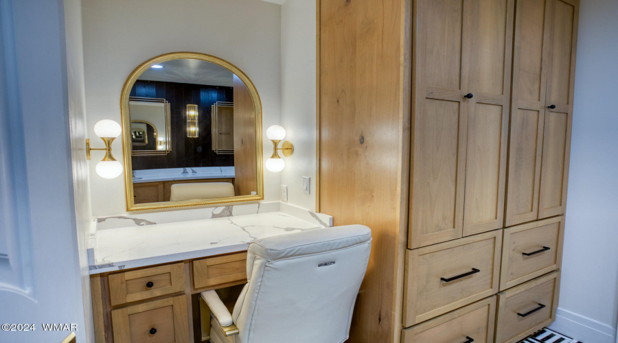 Stunning Built-In Vanity in Bathroom