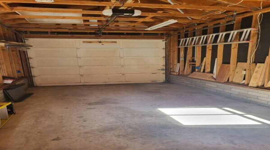 GARAGE INSIDE