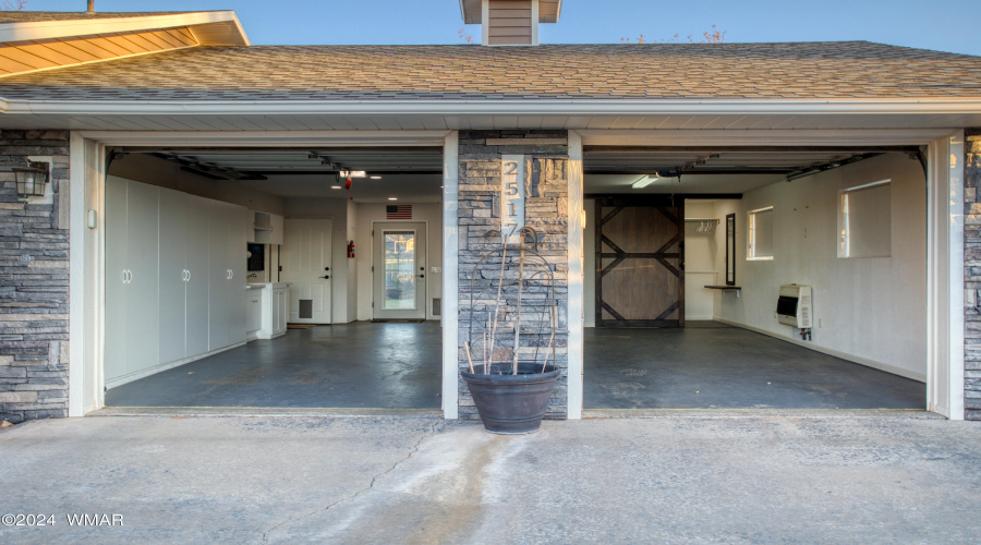 2-Car Garage w/Guest Quarters