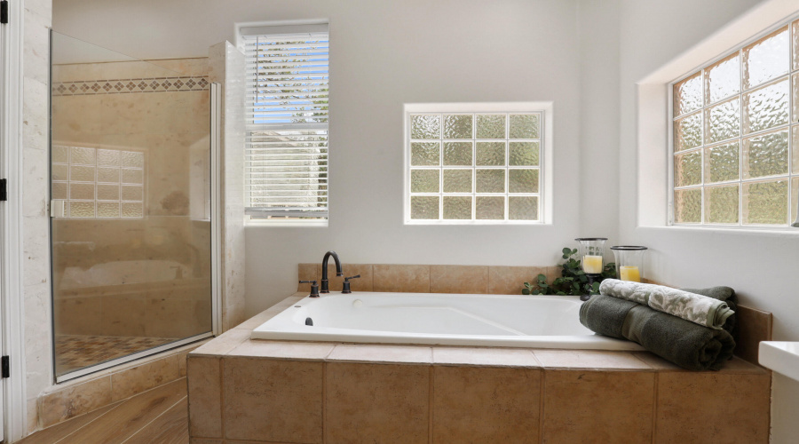 Tub in Master Bath