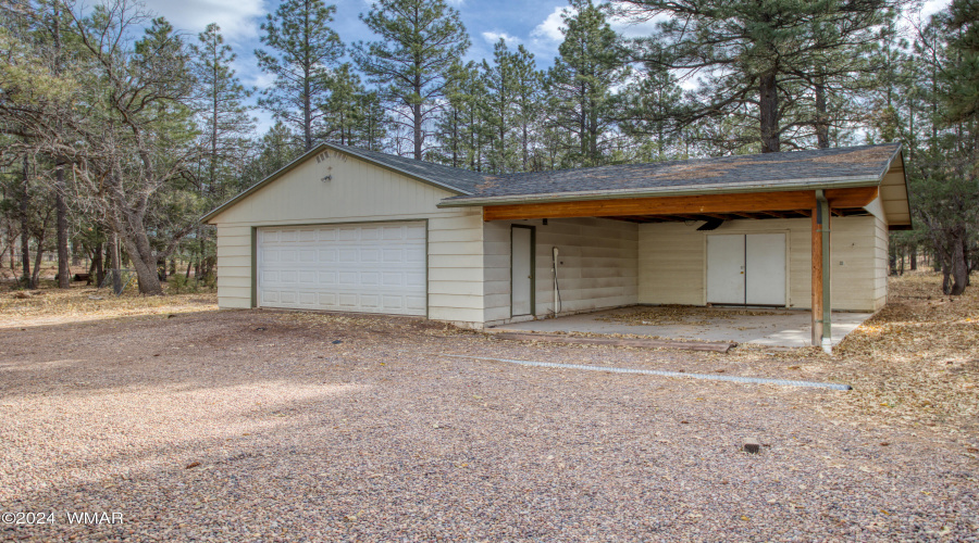 Detached Garage