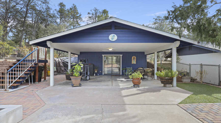 Guest House w covered Patio