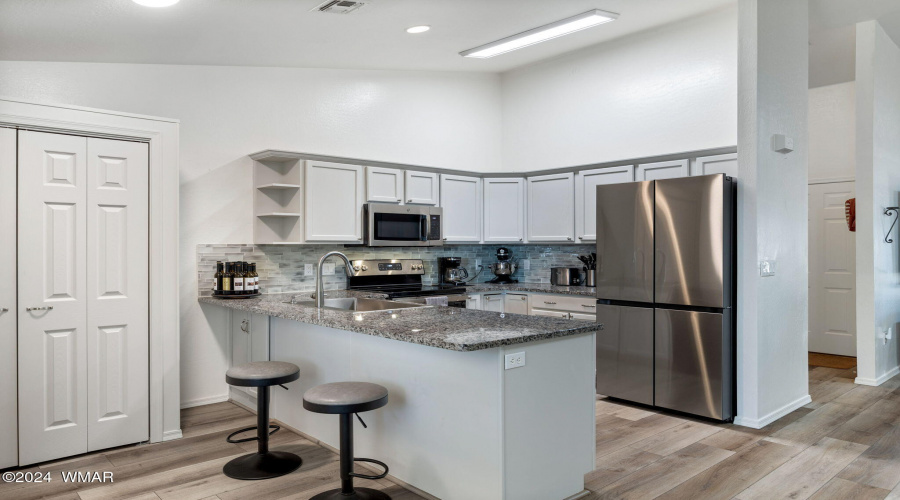 Kitchen with Breakfast Bar