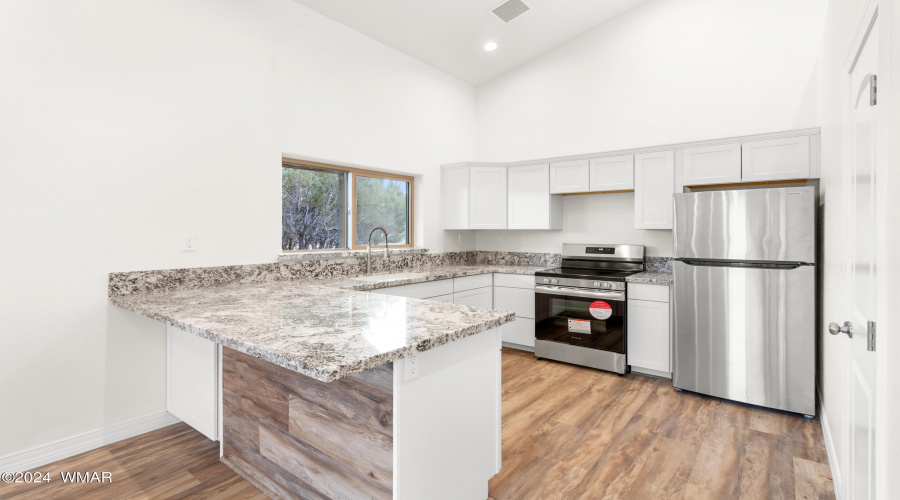 Kitchen/ Breakfast Bar