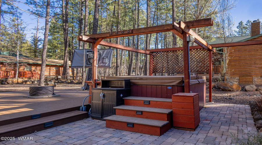 Hot tub with Pergola