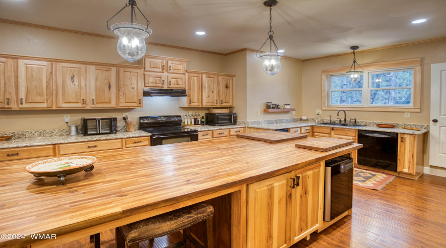 Enjoy Cooking in this Kitchen