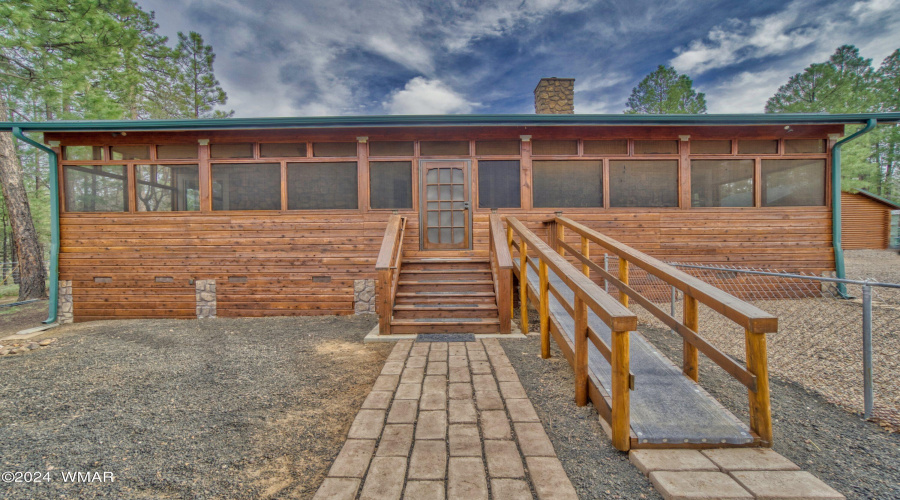 Screened-in Porch