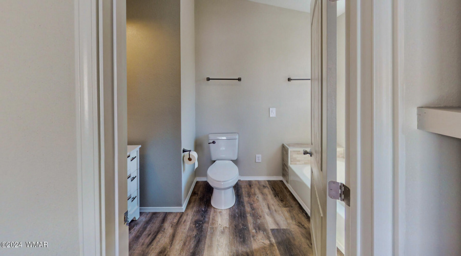 5-N3581-Vernon-AZ-Bathroom_Photolemur3_P