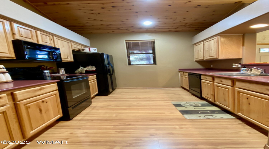 Galley Kitchen w Pantry