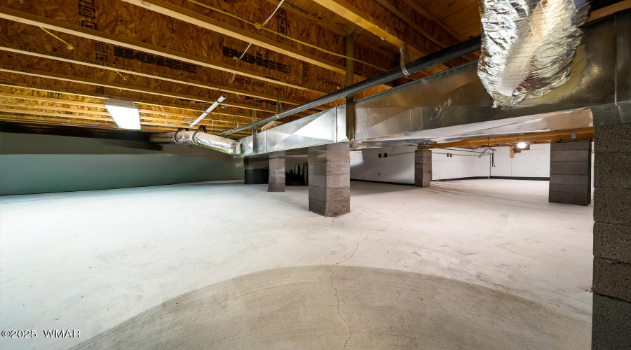 FULL CONCRETE BASEMENT