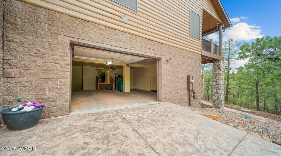 4TH CAR GARAGE/FLEX SPACE