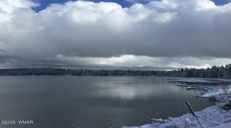 Winter scene Show Low Lake