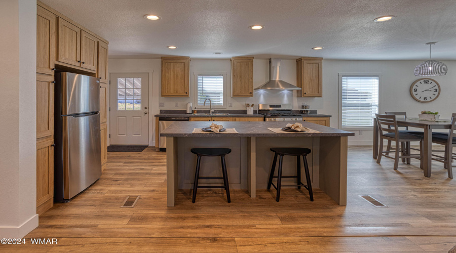 Kitchen with breakfast bar