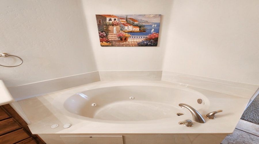 Downstair Bedroom TUB