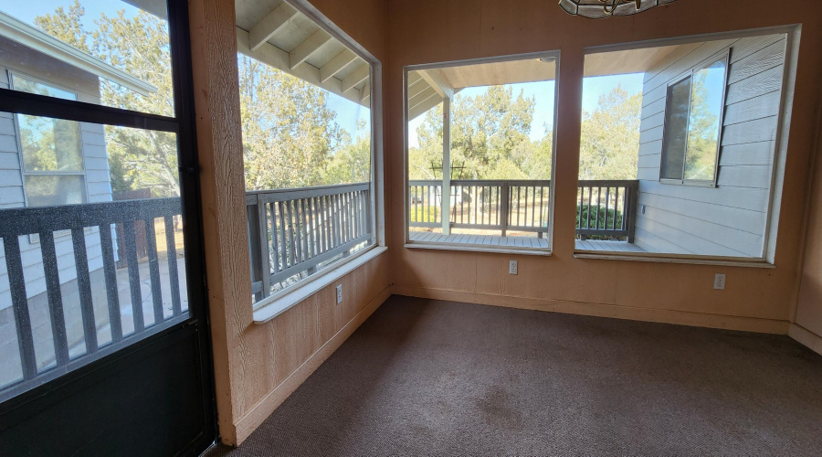 Screened Porch/Covered Deck