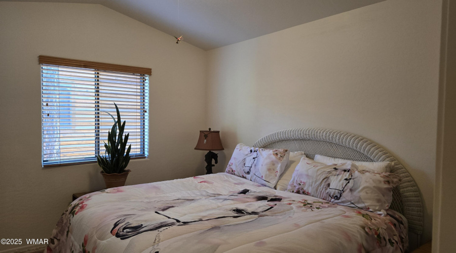GUEST BED 4 2PIC