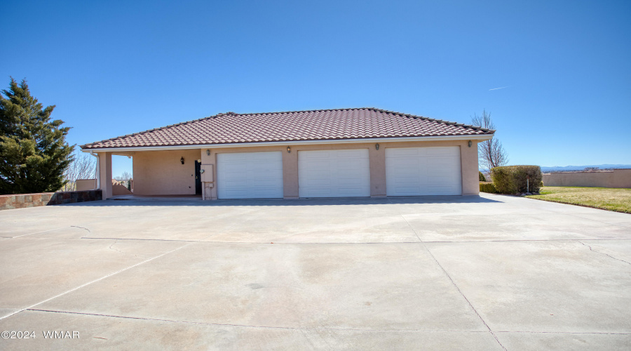 005_3 Car Garage