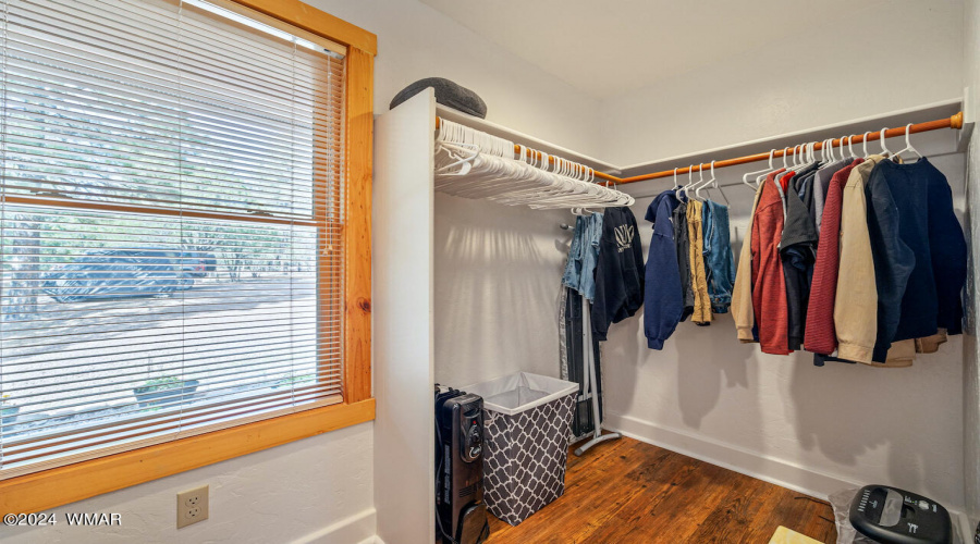 Walk-in Closet