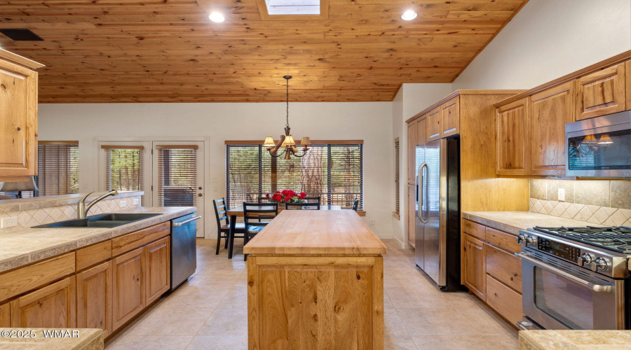 Kitchen/Dining Area