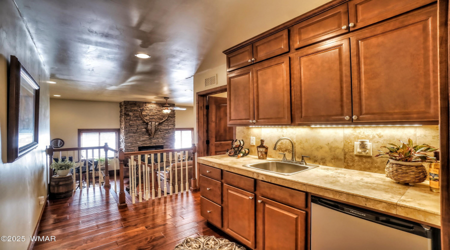 wet bar in familiy room