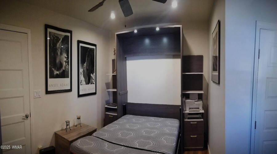 Bdrm Queen Murphy bed