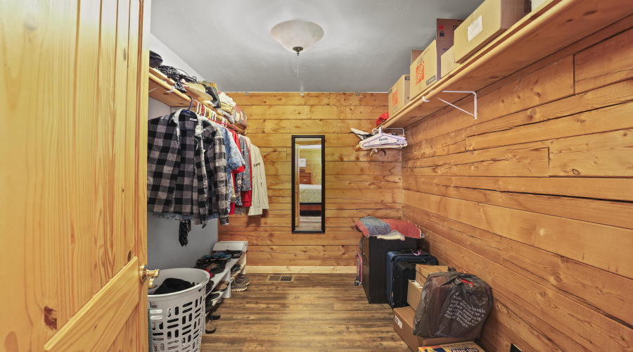 Walk-In Closet MB