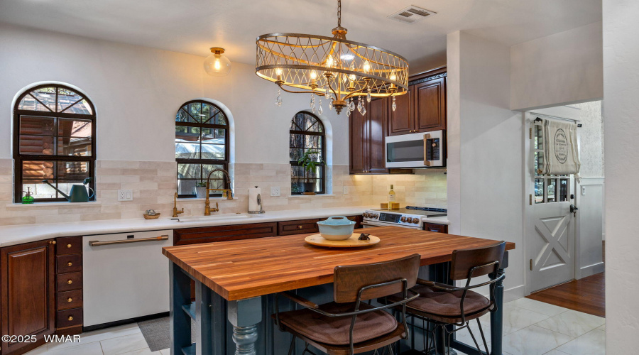 Breakfast Bar in Kitchen