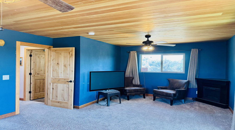 bedroom sitting area