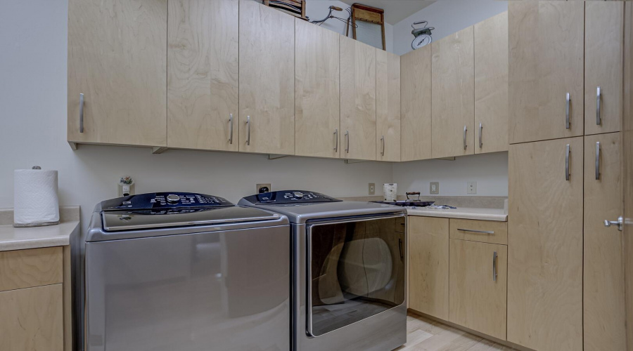 Laundry Room (2)