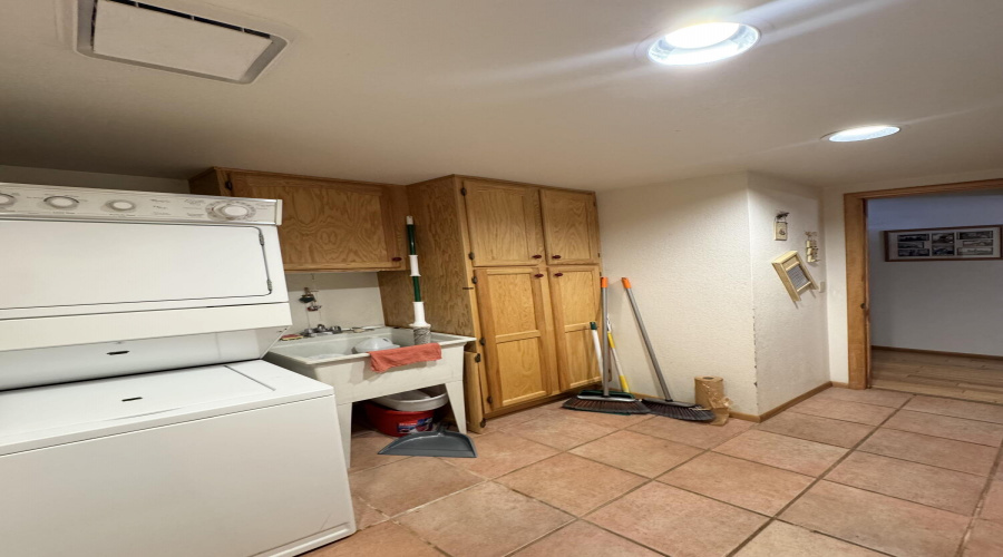 Laundry utility room