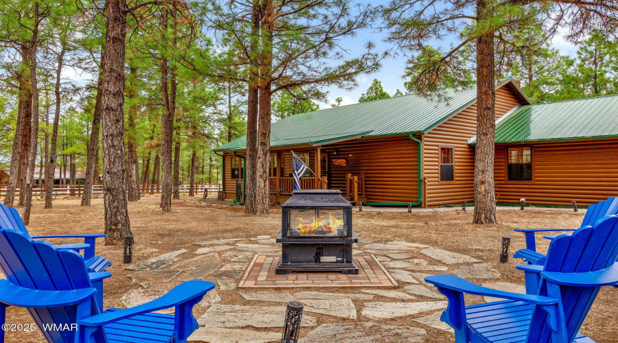 OUTDOOR FRONT YARD FIREPIT AREA