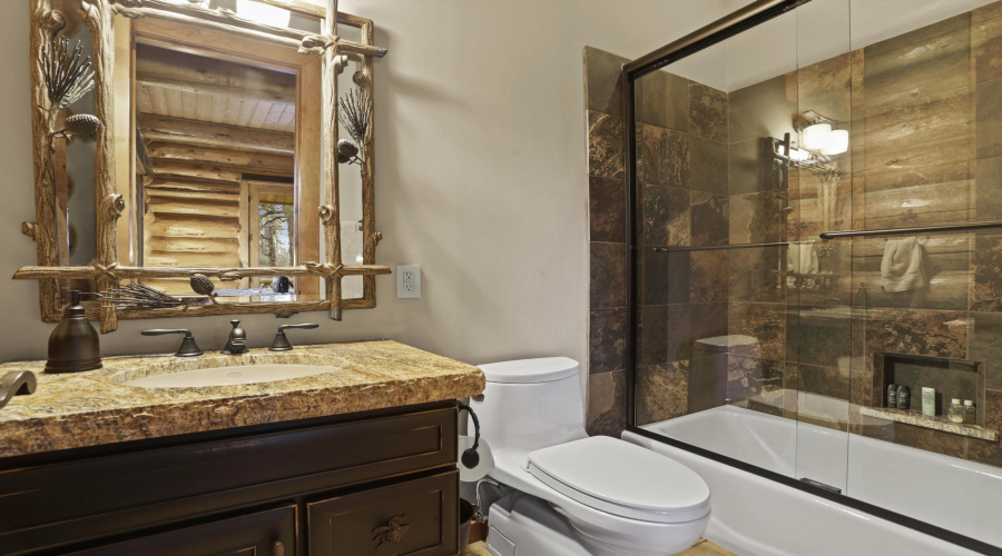 #31 Guest Bedroom-Bath