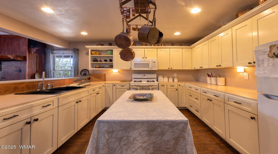 18-web-or-mls-photo (18) 26 CR3039 Conch