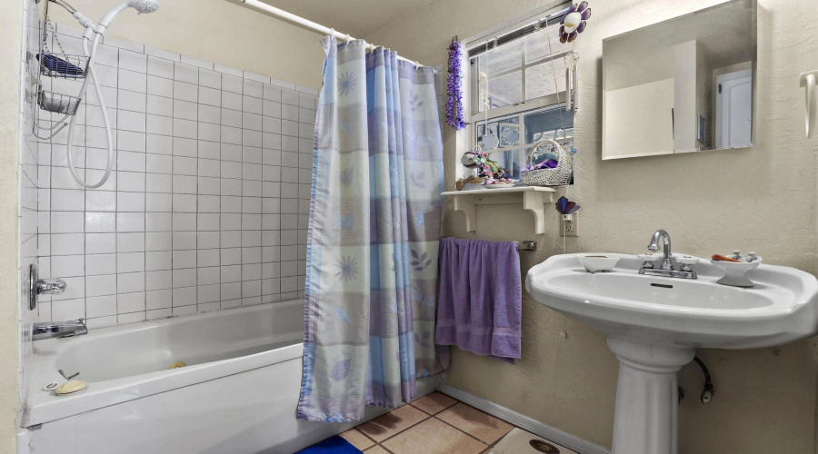 Master Bathroom - Jetted Tub