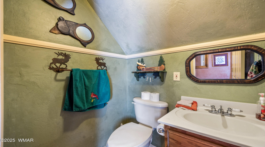 Upstairs 1/2 bath