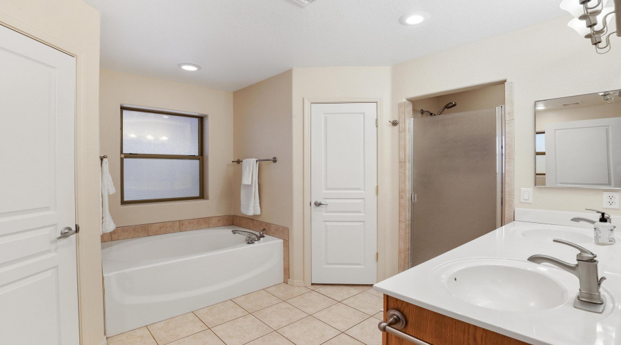 Large master ensuite