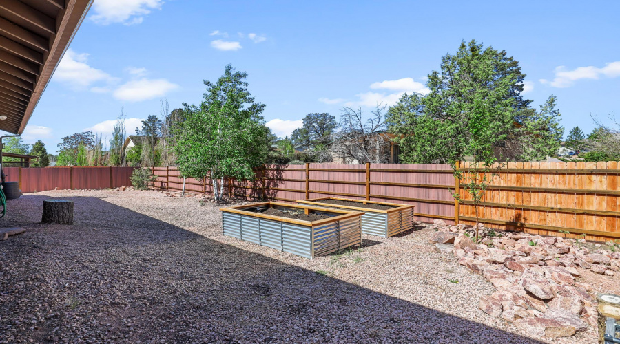 Spacious backyard!