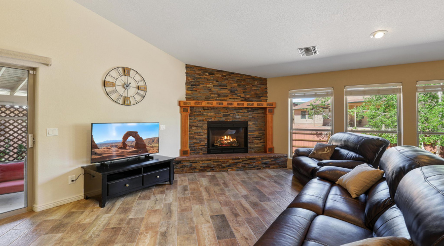Gas fireplace