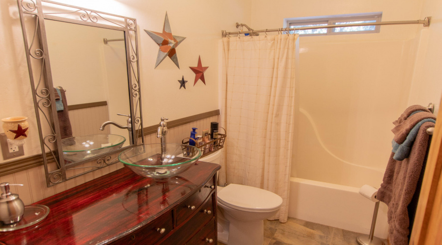 Large 1st Floor Full Bath