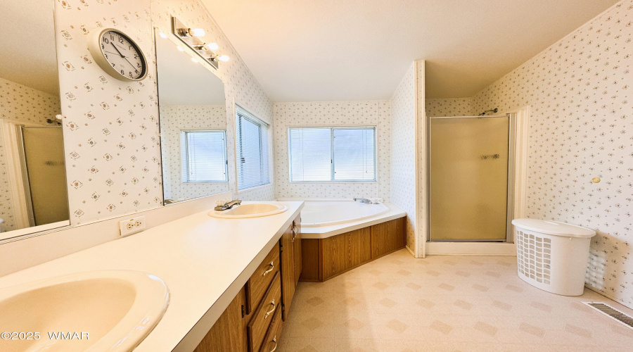 15 Primary En Suite Bathroom