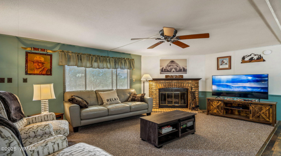 2185 Gingerbread Ln Overgaard, AZ 85933