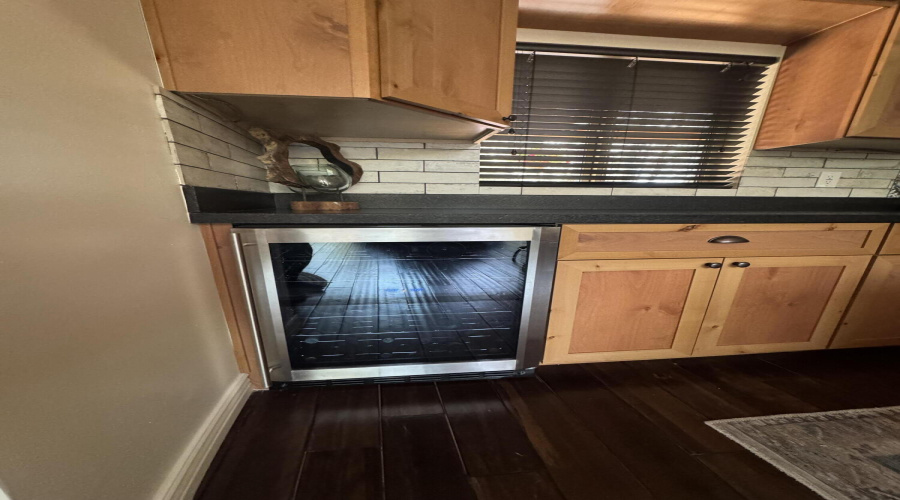 Wine chiller built in