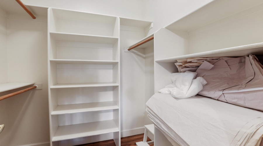 Upper level closet1E0A3725