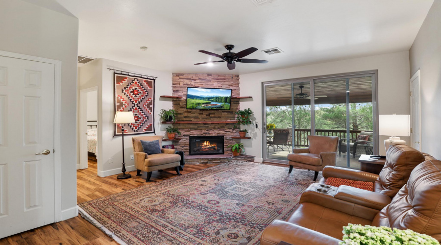 Living dining upper level1E0A3693