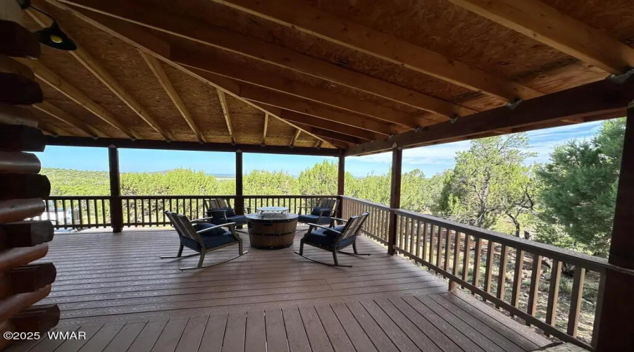 DECK - Side looking out front