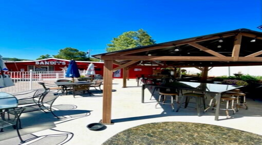Bandits patio4