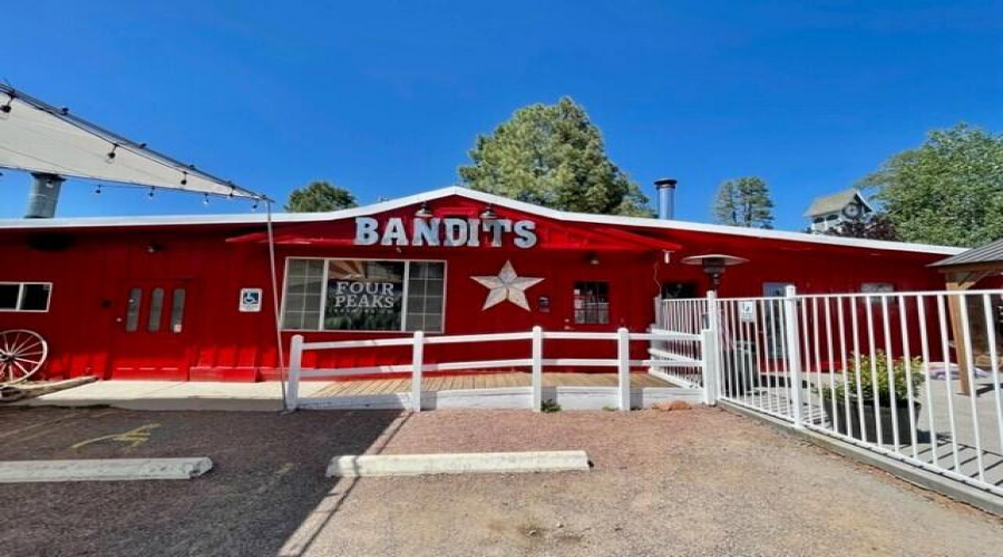 Bandits front3