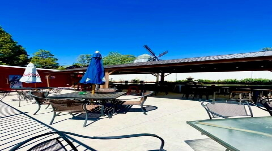 Bandits patio3